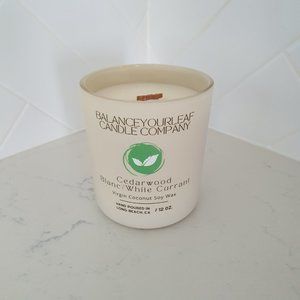Cedarwood Blanc & White Currant 12 oz. Wood wick candle includes Bag & Matches